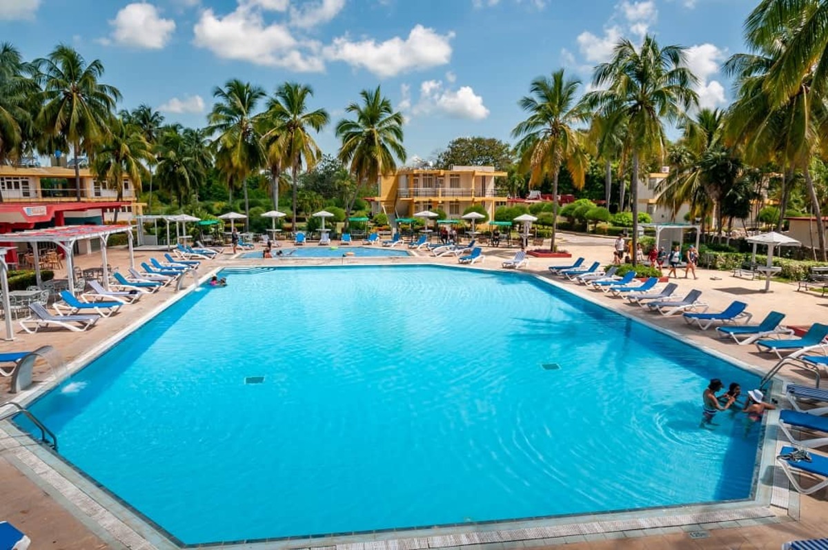 Piscina en Villa Bayamo